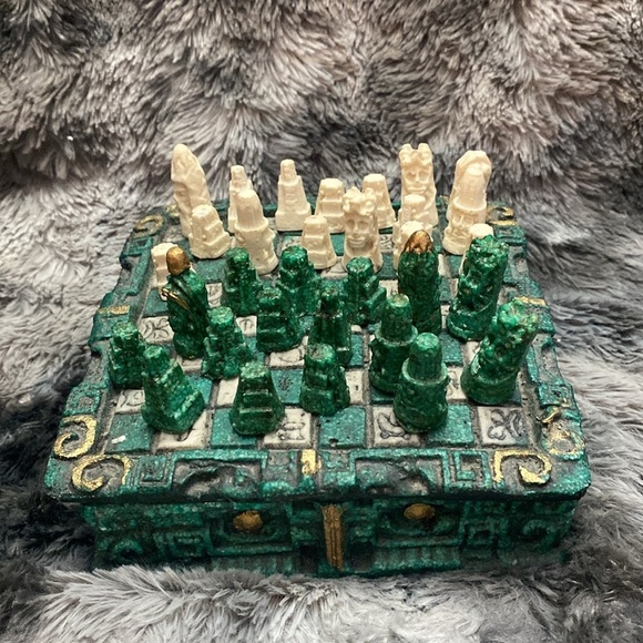 Vintage Mayan Aztec Chess Set Complete Green & White 8x8
inches - Picture 2 of 16